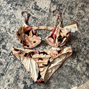 Billabong Floral Bikini Set NWT